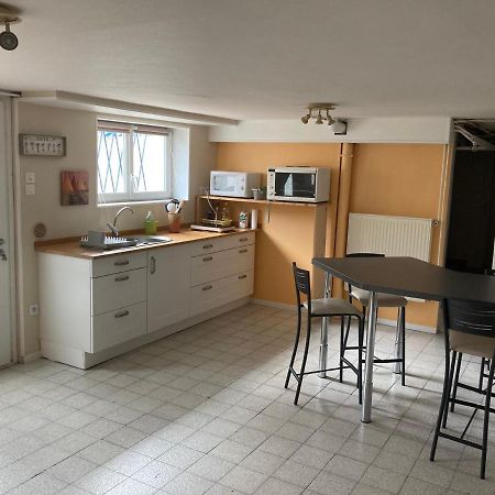 Appartement En Rez-De-Chaussee De Maison Montanay Exterior foto