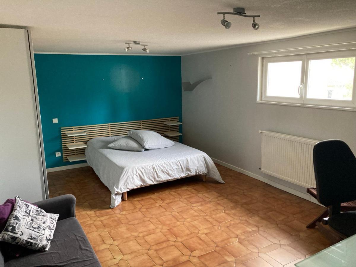 Appartement En Rez-De-Chaussee De Maison Montanay Exterior foto